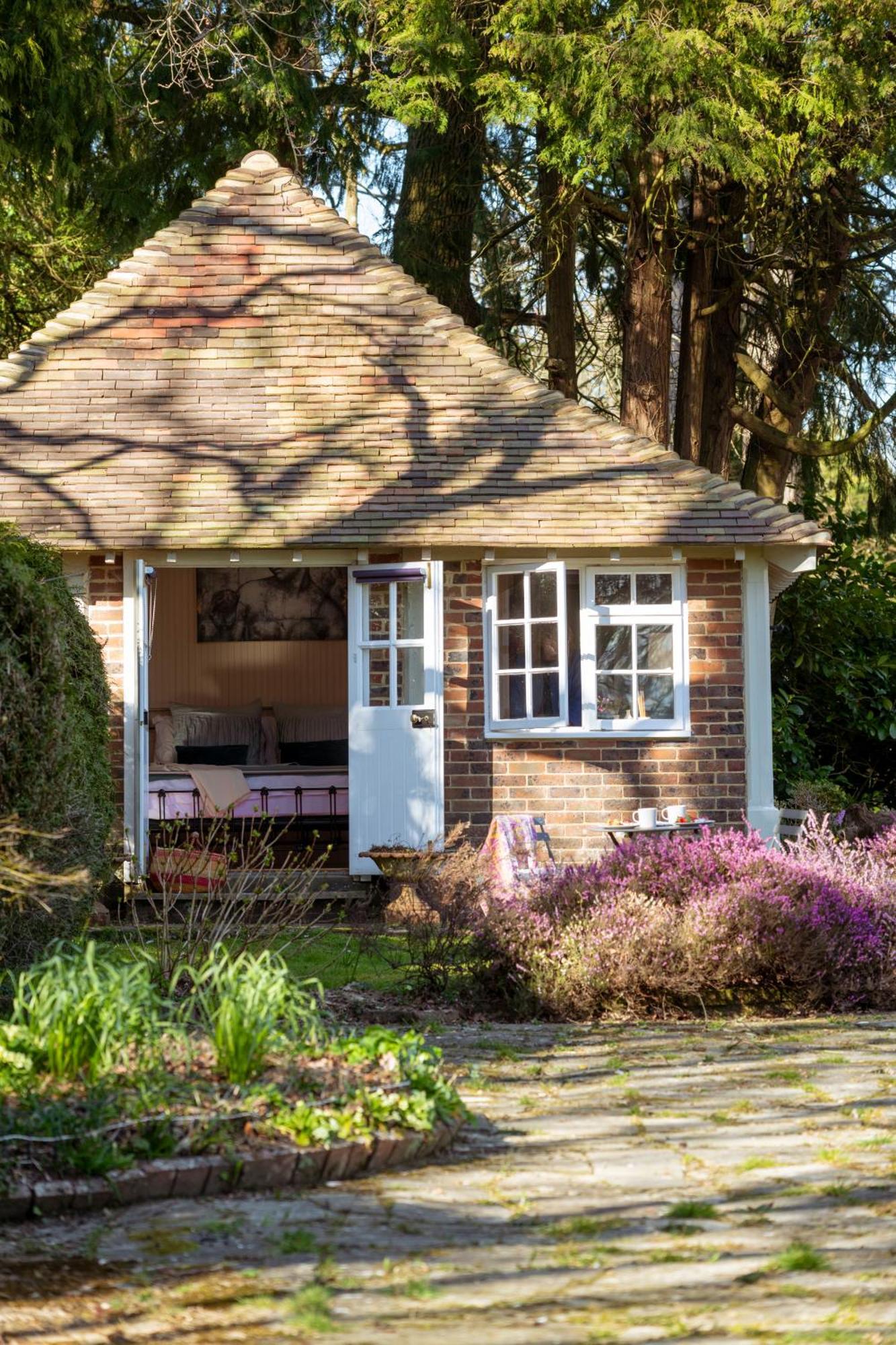 Old Mill Lodge By Huluki Sussex Stays Hurstpierpoint Экстерьер фото
