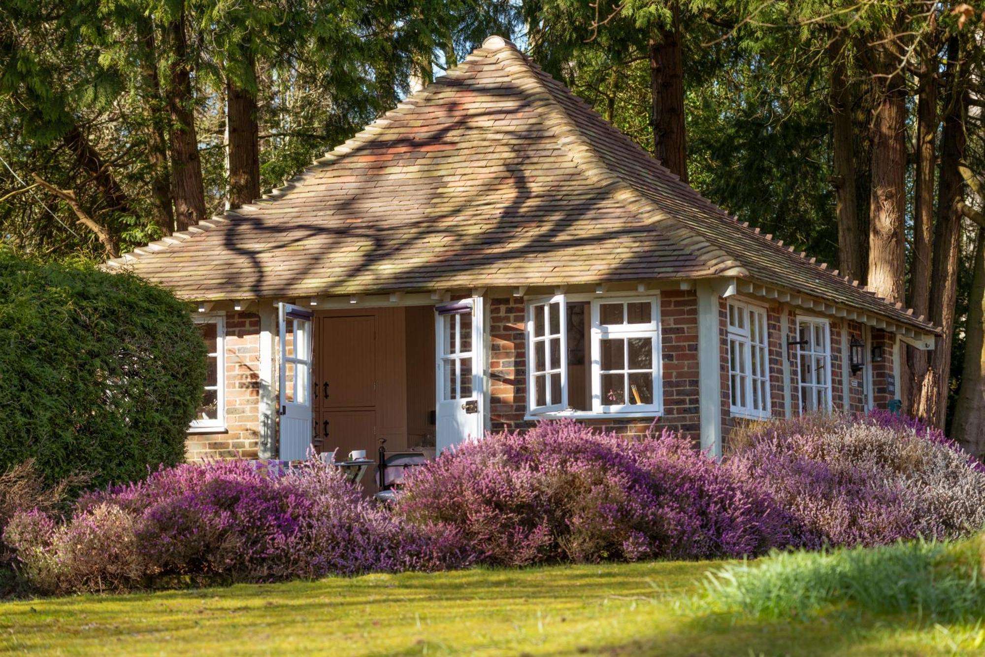 Old Mill Lodge By Huluki Sussex Stays Hurstpierpoint Экстерьер фото
